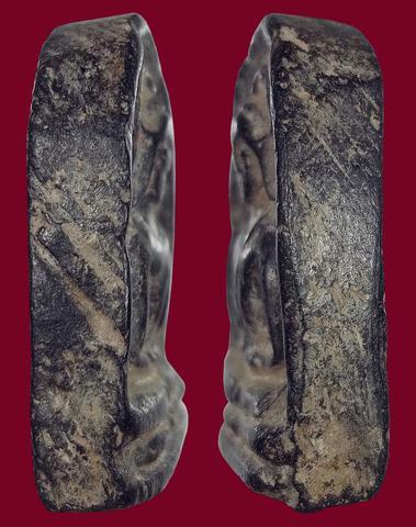 พระซุ้มกอ กำแพงเพชร พิมพ์ใหญ่ ไม่มีกนกข้าง เนื้อดำ