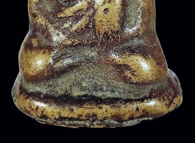 Handsome father paid him for some value. Phichit Print Mix eyes.