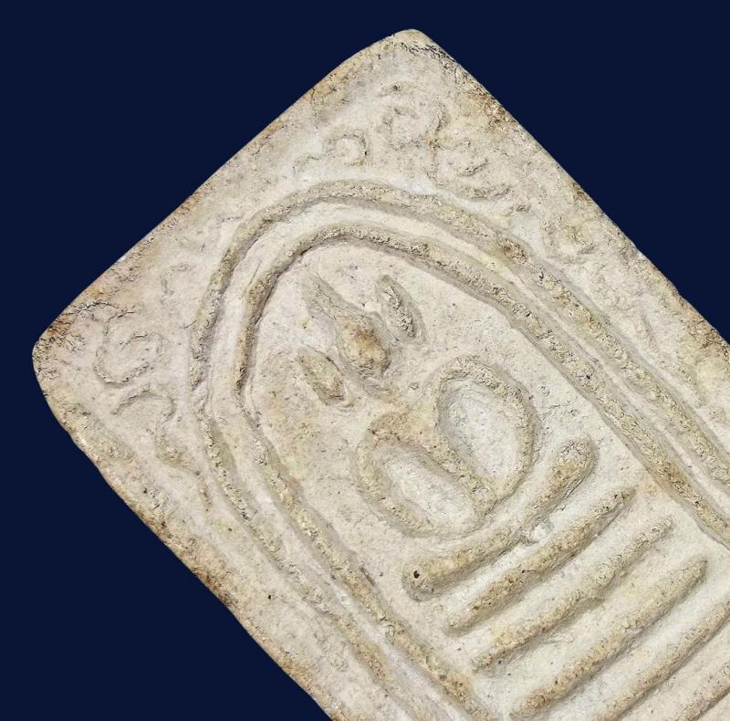 สมเด็จเนื้อผงหลวงปู่จันทร์ วัดโฉลกหลำ เกาะพงัน พิมพ์3ชั้น เถาวัลย์เลื้อย