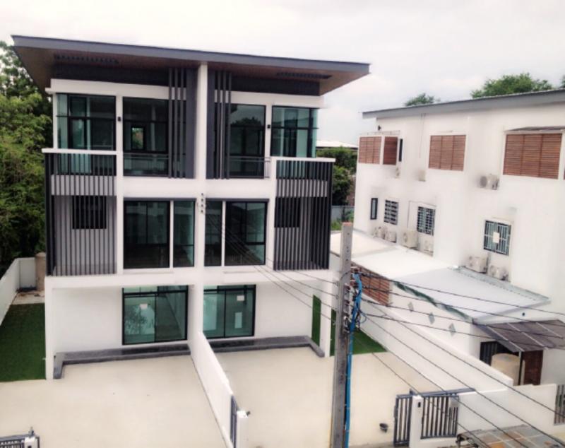 Cozy by BNTD ทาว์นโฮมพร้อมอยู่ เริ่มต้น 4.99 ลบ. Address - (เขตลาดพร้าว , เลียบทางด่วนรามอินทรา-อาจณรงค์) เชิญชมบ้านตัวอย่าง ซอยนาคนิวาส24 ถนนนาคนิวาส แขวงลาดพร้าว เขตลาดพร้าว Lat Phrao Lat Phrao Bangkok 10230