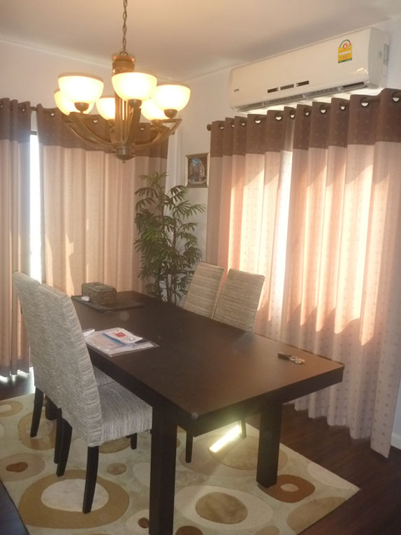 บ้านพร้อมพัฒน์ prime:ซาฟารีเวิล์ด ถ.ปัญญาอินทรา(โครงการในเครือของแสนสิริ) แฝดหลังริม(มุม) ซอยแรก ของโครงการ  ขายด่วน บ้านแฝดสวยน่าอยู่ ถนนปัญญาอินทรา