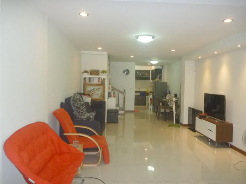 นวลจันทร์ ซ.คลองลำเจียก 12 ปรับปรุงใหม่ทั้งหลัง ขายด่วน 27 วา.ม.สวนทิพย์ บ้านน่าอยู่ ไม่มีบ้านฝั่งตรงข้าม ปูกระเบื้องทั้ง 2 ชั้น