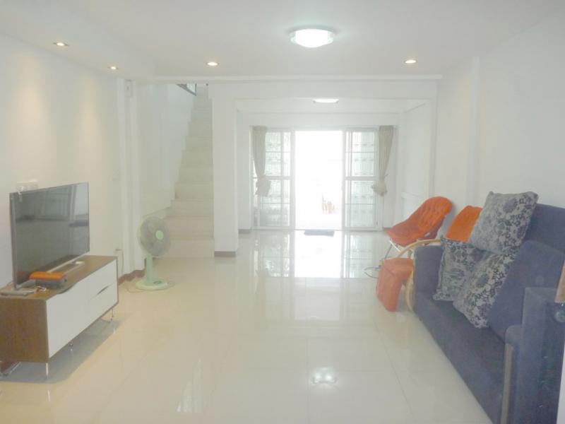 นวลจันทร์ ซ.คลองลำเจียก 12 ปรับปรุงใหม่ทั้งหลัง ขายด่วน 27 วา.ม.สวนทิพย์ บ้านน่าอยู่ ไม่มีบ้านฝั่งตรงข้าม ปูกระเบื้องทั้ง 2 ชั้น