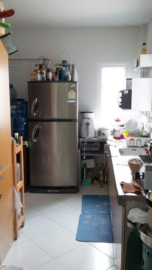 สวนสยาม 12 แยก 2 ขายหลังริม(มุม) อากง อาม่า คุณปู่คุณตาคุณย่าคุณยายอยู่กันเองได้  สะดวกปลอดภัย เดินไปจ่ายของใช้และของทานง่าย ม.สิริยา สวนสยาม ตลาดนัดมีทุกวันใกล้บ้าน พร้อม7-11และTOPS และLOTUS EXPRESS