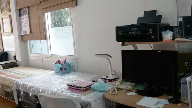 สวนสยาม 12 แยก 2 ขายหลังริม(มุม) อากง อาม่า คุณปู่คุณตาคุณย่าคุณยายอยู่กันเองได้  สะดวกปลอดภัย เดินไปจ่ายของใช้และของทานง่าย ม.สิริยา สวนสยาม ตลาดนัดมีทุกวันใกล้บ้าน พร้อม7-11และTOPS และLOTUS EXPRESS