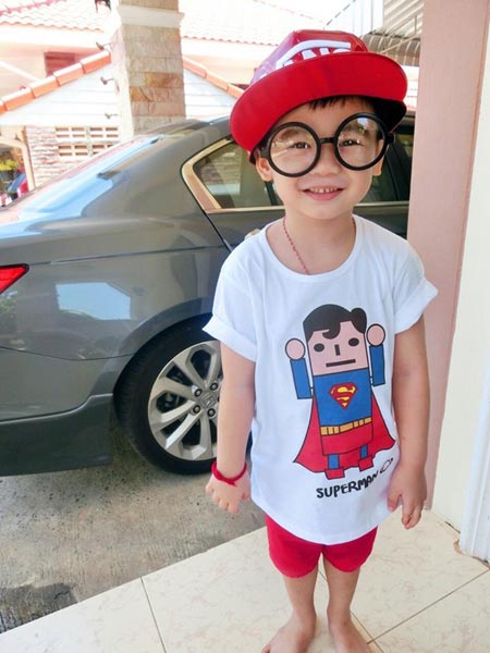 ขายส่งเสื้อยืดสกรีนลายการ์ตูนแฟชั่น เสื้อยืดเด็ก ผู้ใหญ่ เสื้อครอบครัว น่ารักทุกแบบ รับสมัครตัวแทนจำหน่ายทั้งสต็อคและไม่สต็อค โทร084-035-5559