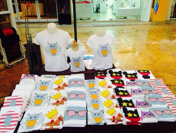 ขายส่งเสื้อยืดสกรีนลายการ์ตูนแฟชั่น เสื้อยืดเด็ก ผู้ใหญ่ เสื้อครอบครัว น่ารักทุกแบบ รับสมัครตัวแทนจำหน่ายทั้งสต็อคและไม่สต็อค โทร084-035-5559