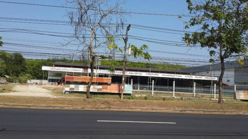 พื้นที่ทั้งหมด 5,272 ตรม. 3 ไร่ 1 งาน 18 วา  พื้นที่ก่อสร้างอาคารเก่าพร้อมใช้งาน             891      ตรม.  พื้นที่ก่อสร้างอาคารใหม่พร้อมใช้งาน            871      ตรม.  พื้นที่ถนนและพื้นที่ว่าง                              3,418     ตรม.  พื้นที่รับน้ำหนัก                                           3          ตัน/ตรม.  สำนักงาน                                                    มี  วัสดุหลังคา                                       