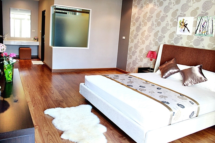 คอนโดมิเนียม หรู สูง 8 ชั้น สร้างเสร็จพร้อมอยู่ตั้งอยู่ ใจกลางเมืองเชียงใหม่  ซอยสุขเกษม  ถนนนิมมานเหมินทร์ ย่านรวมแหล่งช้อปปิ้ง ร้านอาหาร และไนท์คลับการเดินทาง เข้า-ออก ได้ 2 เส้นทาง โดยจากถนนนิมมานเหมินทร์ และถนนเลียบคันคลองให้คุณได้เป็นเจ้าของวันนี้ พิเศษ เพียง !!!! 4 ยูนิต สุดท้ายคอนโดสวย ห้องพักหรูหรา ห้องใหญ่ พื้นที่ใช้สอยกว้าง โอ่โถง สบาย น่าอยู่พร้�