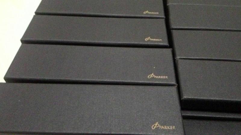 ขายส่ง ปากกาParkerรุ่นพรีเมี่ยม สวย หรูหรา มีคุณค่า ทั้งผู้ให้และ ผู้รับเหมาะเป็นของขวัญ รางวัล ที่ระลึก สมมนาคุณ