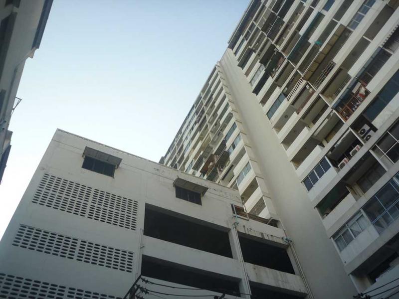 คอนโดฯสามเสน ดุสิต ราชวัตร รถไฟ ทางด่วน ขายห้องชุดชั้น 8 ห้องมุม(ริม) 63 ตร.ม. หน้าบ้านก็รถไฟสายสีแดงอ่อนและแดงเข้ม ใกล้บ้านก็จุดขึ้นลงทางด่วน