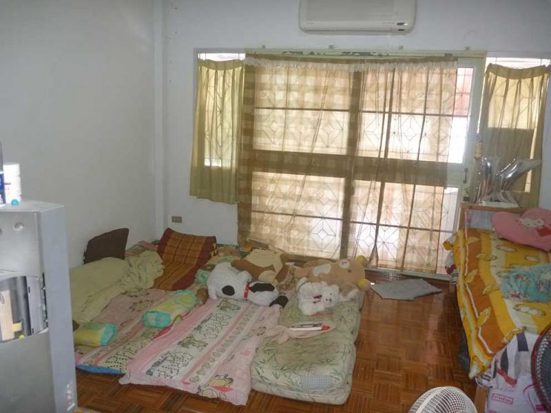 1.4 ล้าน ทาวน์เฮ้าส์ไม่แพง รามคำแหง ขายด่วน ทาวน์เฮ้าส์ 2 ชั้น ม.พูนสินธานี 1(ซ.เคหะร่มเกล้า 64) เข้าซอยมีสทีน(ราษฎร์พัฒนาหรือร่มเกล้า ต่อเทอเรสแล้ว