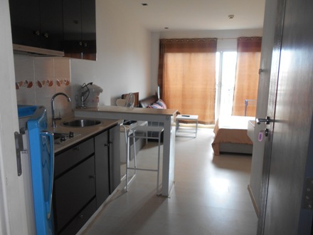 
  
 
 ให้เช่าคอนโด เดอะ แกลเลอรี่
 จอมเทียน
 
 ให้เช่าคอนโด  ราคา 12,000 บาท/เดือน
 
 The Gallery (เดอะ แกลเลอรี่)
 เป็นคอนโดมิเนียมที่ถูกพัฒนาขึ้น ตั้งอยู่บน ซอย
 จอมเทียน 7 ตำบล หนองปรือ อำเภอบางละมุง
 จังหวัด ชลบุรี  โครงสร้างของ เดอะ
 แกลเลอรี่  คอนโดนี้ มี 2 อาคาร จำนวน 8 ชั้น และ
 รวมทั้งหมด 146 ยูนิต
 
 สิ่งอำนวยความสะดวกที่
 The Gallery (