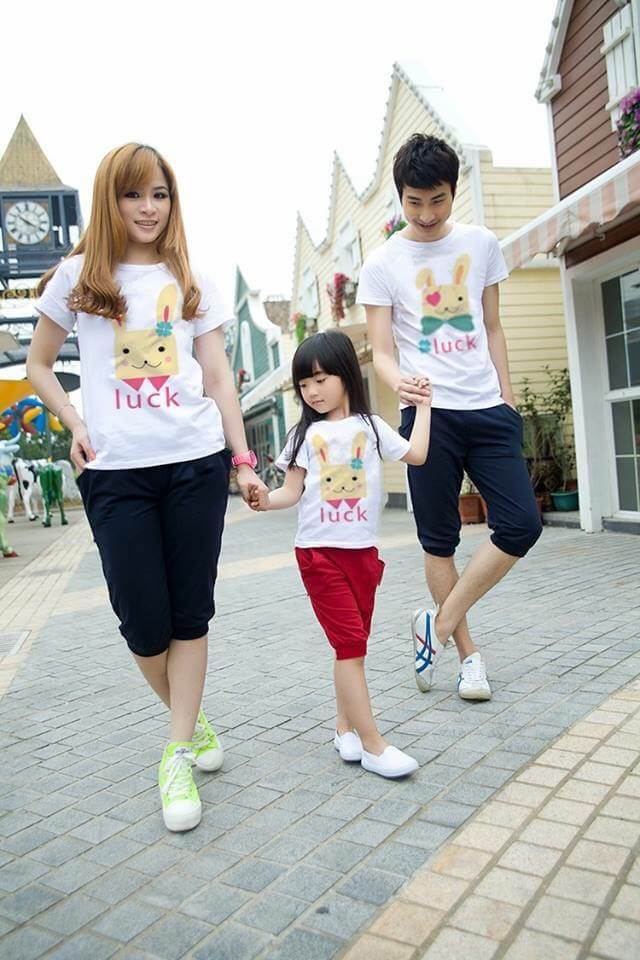 ขายส่งเสื้อยืดสกรีน เสื้อครอบครัว เสื้อคู่รัก Wandee T-Shirt Tel 0840355559