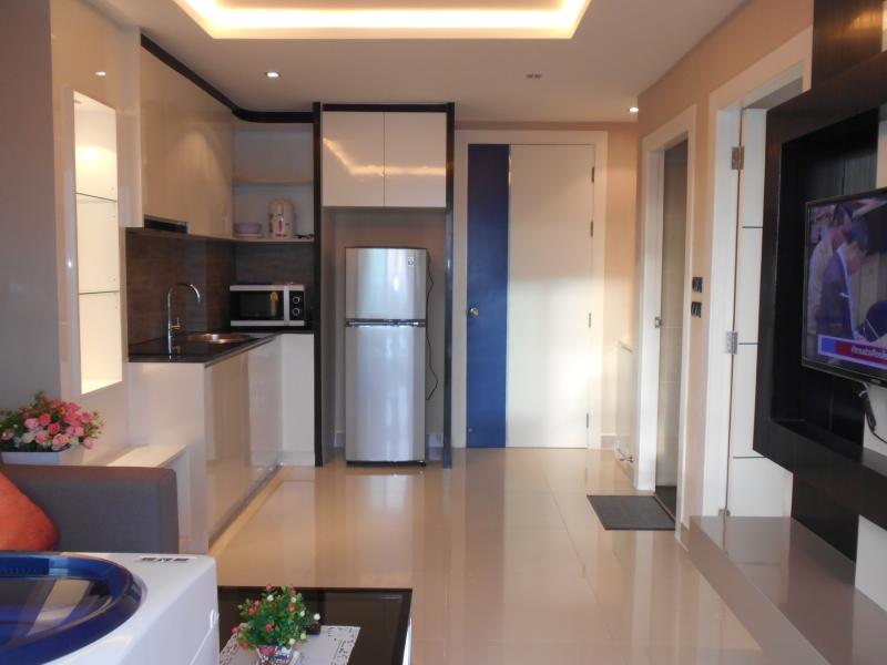 happypartnersthaione@gmail.com