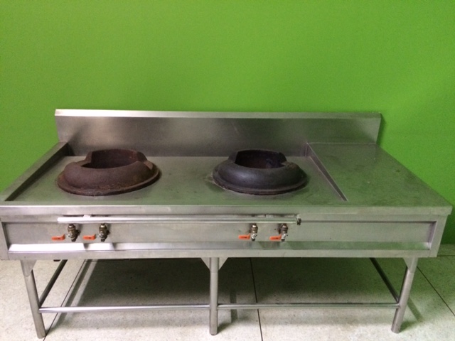 ต้องการขายเตาจีน 2หัวตัวใหญ่ หัวเตาเทอร์โบ เคบี5 ไฟแรงขนาด กว้าง180 xยาว 90cm ทำจากสแตนเลส มีที่กั้นสำหรับน้ำมันกระเด็นเรียบร้อย เหมาะสำหรับร้านอาหารหรือร้านค้า สภาพ 95% ซื้อมาแทบไม่เคยใช้เลย ขายราคาถูกเพียง 19,000บาท     สนใจติดต่อ อภิรักษ์ 088-838-1565   