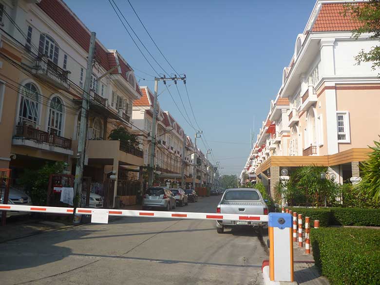 go ti market,temple,school,expressway,hospital for sale position conner 3 floor