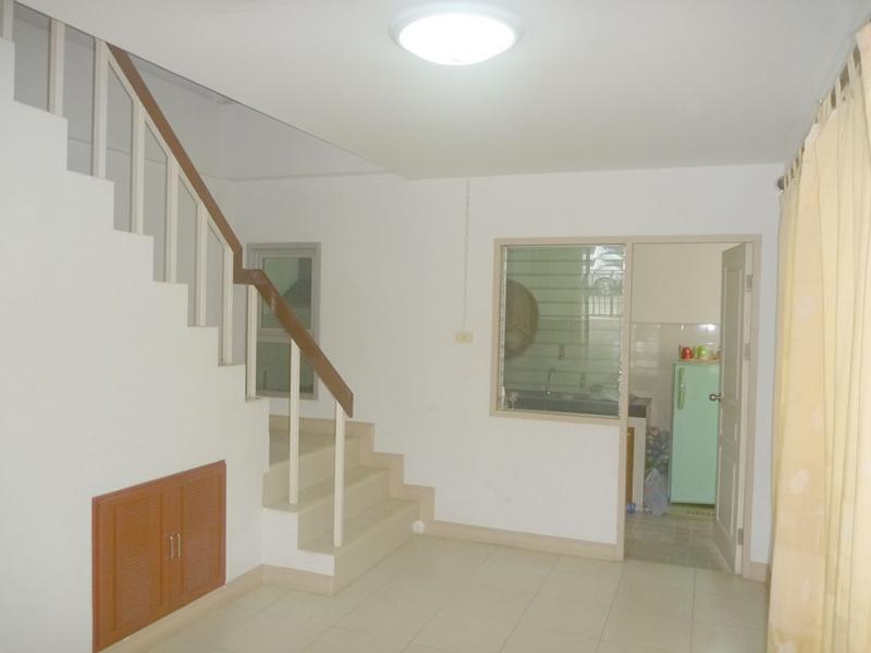 ลัด 3 ซอยเข้าบ้าน รามอินทรา 65 ,67(ตลาด กม.7),67/1 ถนอมมิตร-วัชรพล รถไฟฟ้าหน้าบ้าน ตลาด โรงเรียน ห้าง น่าอยู่ ขายด่วนหลังมุมริม ม.กลอรี่เฮ้าส์ 24 วา. ใกล้สวนของโครงการ