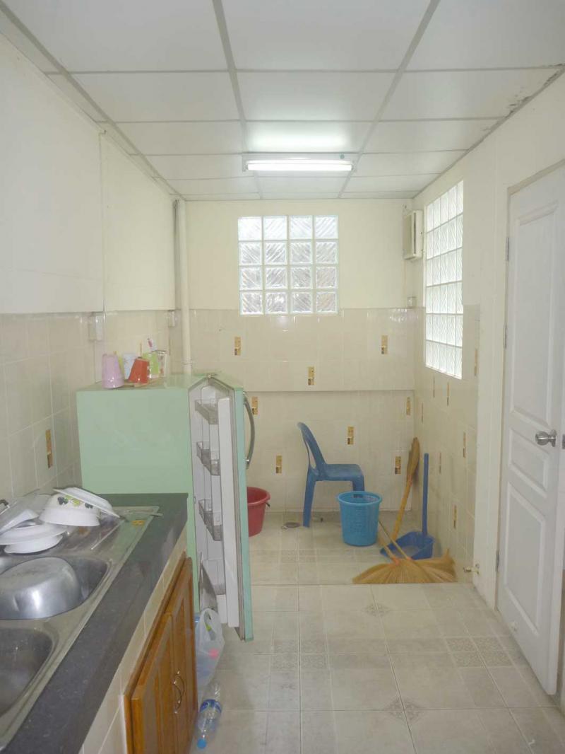 ลัด 3 ซอยเข้าบ้าน รามอินทรา 65 ,67(ตลาด กม.7),67/1 ถนอมมิตร-วัชรพล รถไฟฟ้าหน้าบ้าน ตลาด โรงเรียน ห้าง น่าอยู่ ขายด่วนหลังมุมริม ม.กลอรี่เฮ้าส์ 24 วา. ใกล้สวนของโครงการ