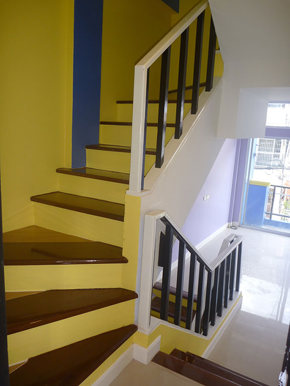 ปรับปรุงใหม่ทำใหม่ทั้งหลัง ทั้งสีและสุขภัณฑ์ โฮมออฟิศเล่นระดับ เข้าออกและลัดได้ 5 ซอยเส้นทาง 3 โรงเรียน ล้อมรอบ หลังที่ 2 จากหน้าโครงการ Lotus หลังบ้าน Big C และ Seven เพียงแค่เดิน