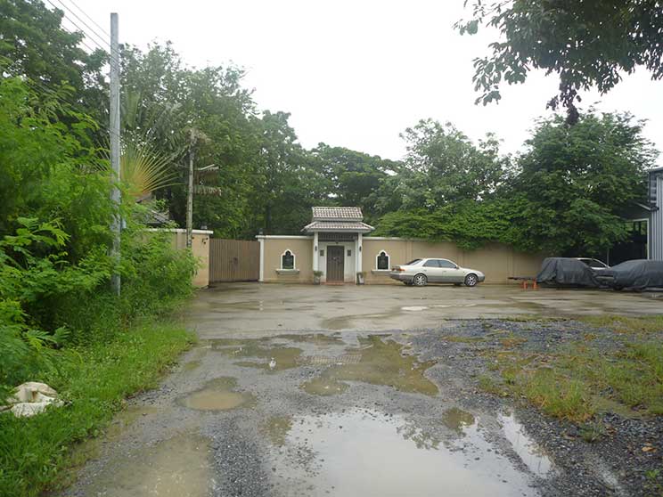 จตุโชติ 10 สุขาภิบาล 5 เข้าซอยเพียง 500 เมตร ติดกับรั้วโครงการหรูมีระดับของแลนด์ฯ" ชัยพฤกษ์ จตุโชติ " ใกล้ สนง.เขตสายไหม และถ.ตัดใหม่ลัดไปพหลฯ ขายถูก ทำเลดี ที่ดินแปลงสวย190 วา