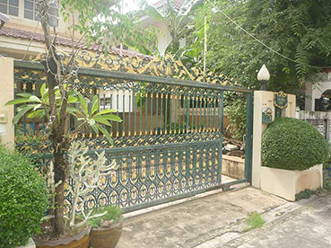 2.8 ล้าน 51 วา. รามคำแหง ร่มเกล้า แอร์พอร์ตลิงค์ ไม่มีใครอยู่ ตัดใจขาย บ้านเดี่ยวเทียบเท่าหลังใหญ่ 51 วา. ม.พูนสินธานี1 ใกล้ BIGC ตลาดหน้าหมู่บ้าน