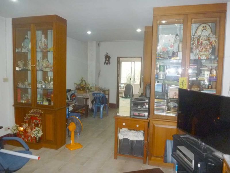 4 มหาลัย 4 โรงพยาบาล ขายด่วนทาวน์เฮ้าส์ 3 ชั้น 20วา.รามคำแหง 24 แยก 24(พระราม9-41) หลังเดอะไนน์ ใกล้ ABACแอร์พอร์ตลิงค์หัวหมาก