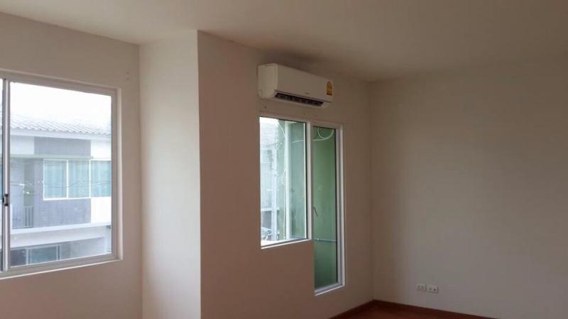 ให้เช่าทาวน์เฮ้าส์ 2 ชั้น สไตล์โมเดิร์น ใกล้ทางด่วนวงแหวน-ลำลูกกา ถนนลำลูกกา ตรงข้ามบิ๊กซี คลอง 5