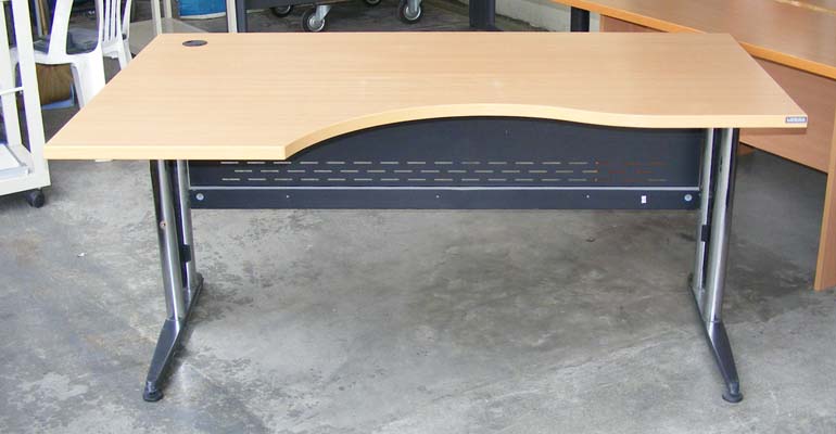 โต๊ะทำงานมือ2(มีจำนวน5)?Brand Logiga ขนาดลึก 0.60-100 เมตร ยาว 1.60 เมตร สูง 0.75 เมตร ขาเหล็ก สภาพดี สนใจติดต่อ คุณเฮง 083-7778672 หรือเข้ามาดูสินค้าก่อน พร้อมมีบริการรถส่ง (ค่าขนส่งแล้วแต่ตกลง)ราคาตัวละ 3,000 บาทสนใจดูสินค้าเพิ่มเติมได้ที่ http://www.rama2hand.com  