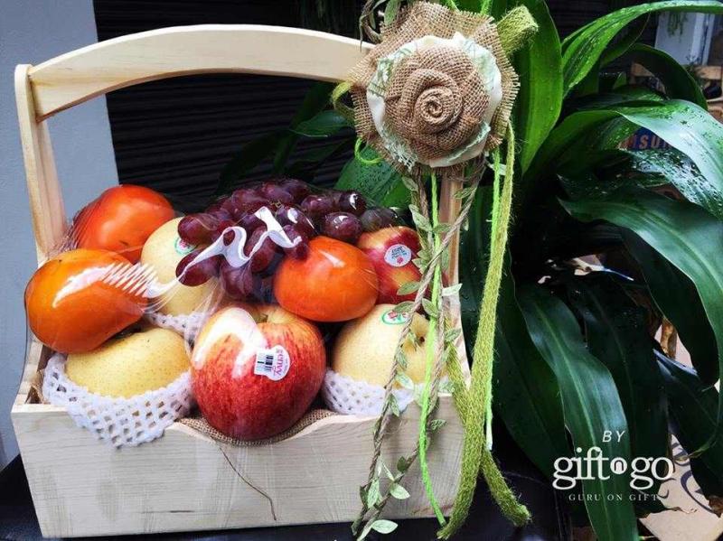 กระเช้าของขวัญตรุษจีน กับผลไม้มงคล 5 ชนิด By GiftnGo.Gift