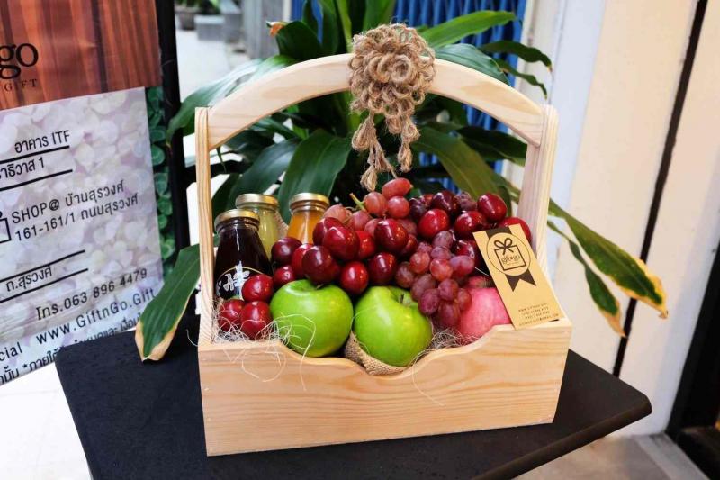 กระเช้าของขวัญตรุษจีน กับผลไม้มงคล 5 ชนิด By GiftnGo.Gift