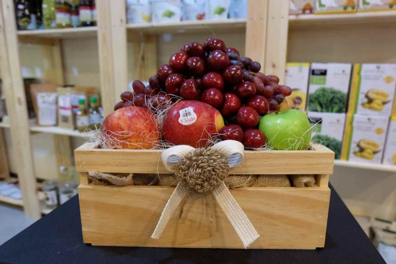 กระเช้าของขวัญตรุษจีน กับผลไม้มงคล 5 ชนิด By GiftnGo.Gift