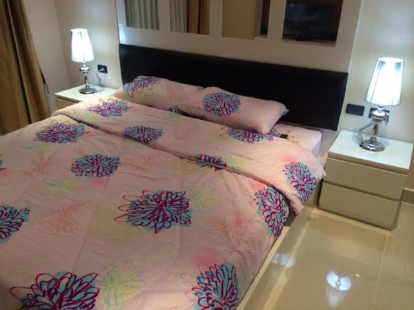 ให้เช่าคอนโด พัทยา Blue Residence Pattayaชั้น 2 ห้อง 206 วิวสระว่ายน้ำ ขนาดห้อง 38.5 ตร.ม.1 ห้องนอน 1ห้องนั่งเล่น Fully Furnished Electric door locked Very nice viewพัทยา ซ.87 เลยร้านอาหารเรือไม้มา 500เมตรถนนสุขุมวิท ฝั่งซ้าย เมื่อมาจากกรุงเทพฯให้เช่าเดือนละ: 12,000 บาทสนใจติดต่อ คุณกิติศักดิ์ วิมุกตานนท์  Tel : 0854497685 ID Line: 0854497685 kitisak.bonus@gmail.comWebsite : www.happybonusproperty.com คอนโดให้เช่า, คอนโดให้เช่าพัทยา, ห้องเช่าพัทยา, ห้องพักพัทยา, จองห้องพักพัทย�