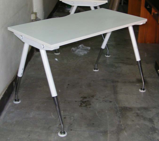 โต๊ะทำงานมือ2(มีจำนวนมาก) ขนาดลึก 0.60 เมตร ยาว 1.20 เมตร สูง 0.75 เมตร ขาเหล็ก สภาพดี สนใจติดต่อ คุณเฮง 083-7778672 หรือเข้ามาดูสินค้าก่อน พร้อมมีบริการรถส่ง (ค่าขนส่งแล้วแต่ตกลง)ราคาตัวละ 2,200 บาทสนใจดูสินค้าเพิ่มเติมได้ที่ http://www.rama2hand.com  