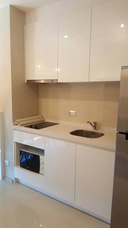 ให้เช่าคอนโดใหม่ Rhythm สุขุมวิท42 ติดรถไฟฟ้าและห้างเกตเวย์เอกมัย 1นอน 1น้ำ 45 ตรม. ชั้น 21 เครื่องใช้ไฟฟ้า เฟอร์ครบ พร้อมอยู่ได้เลย Tel. 097-4263995