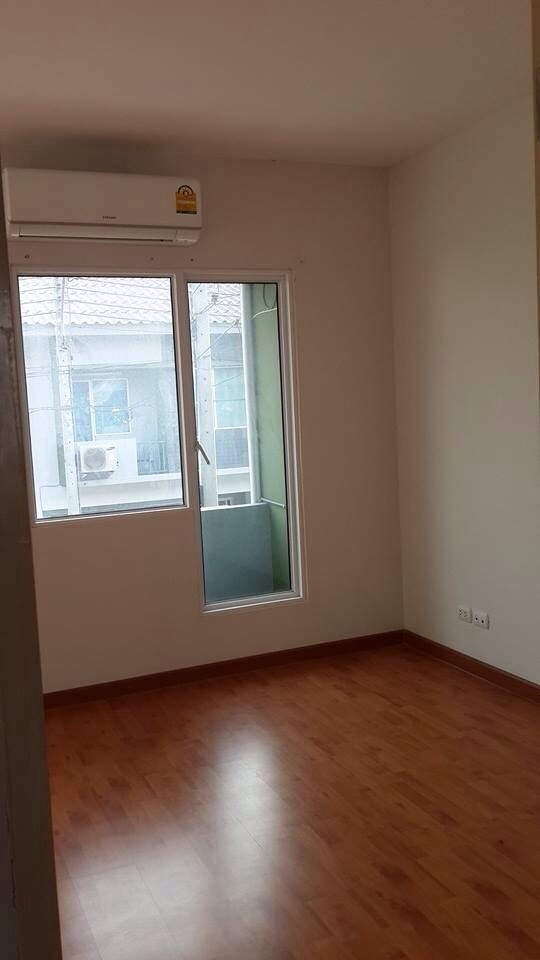 ทาวน์โฮม ให้เช่า ลำลูกกาคลอง 5 โครงการ The Trust Town