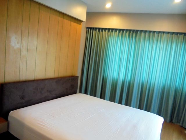 Supalai Park Ekkamai-ThonglorModern style condo  in Thonglor, Phetchaburi Road, near Transportations, Education and any as BTS (Ekamai, Thonglor Station),Airport Rail link (Ramkhamhaeng station), MRT  (Petchaburi station),International school, Bangkok Hospital, University, Department Store, Flesh Market, Expressway And Charn Issara Pier.Total area of   84  sq.mRoom size 72 sq.m. + fixed parking 1 car   12 sq.m. 2 bedrooms, 1 bathroomThe 43 nd  floor,corner room, facing north, 180 degree panorama view. Fully furnished and ready to move in.Full facilitiesSwimming pool, fitness, sauna, playground, and garden area on the 44 th floor.CCTV Security Systems, Smoke & Heat DetectorFire Alarm and 24-hour security guard.Nearby PlacesBangkok Hospital 1km.Ekkamai International School 2.4 km.RCA 1.3 km.J Avenue Thonglor 1.7  kmBig C Ekkamai 2.3 km.Major Cineplex Ekkamai   3.2   km.Emporium  4  km.Srinakharinwirot University 4.7  km.Central Rama9  5 km.Selling special price 6,800,000 b