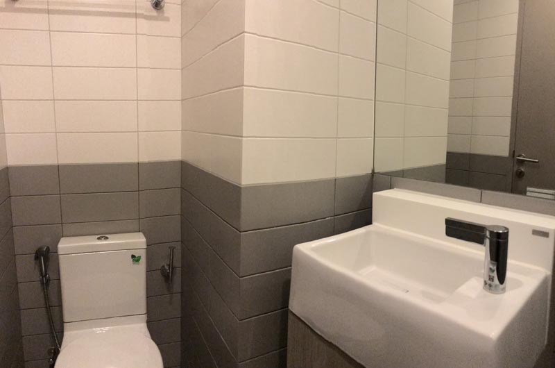 คอนโดขาย-ให้เช่า IDEO MOBI SUKHUMVIT 22 ตรม ชั้น 23 เฟอร์นิเจอร์พร้อมเข้าอยู่ ทีวี ตู้เย็น ไมโครเวฟ