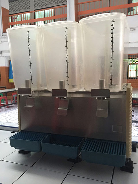 ให้เช่าล๊อคขายน้ำ ค่าเช่า 10,000 บาท/เดือน อุปกรณ์ครบ พร้อมขายได้เลย ในวิทยาลัยเทคโนโลยีวิบูลย์บริหารธุรกิจ ท่าพระ บางกอกใหญ่ กรุงเทพ โทร 086-368-1823