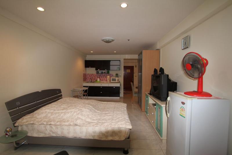 ให้เช่าคอนโดมิเนียมริมหาดจอมเทียน พัทยา ตึก S2 ชั้น 10 Room for Rent -Seaview at JOMTIEN BEACH CONDOMINIUM Pattaya S2 Building 10th Floor