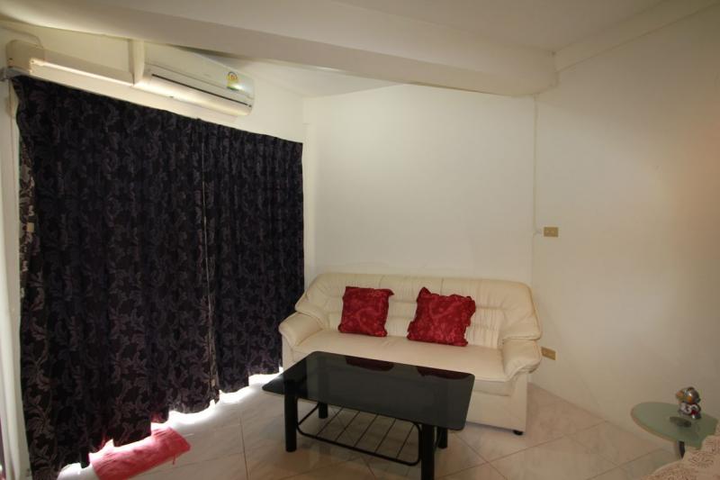 Room for Rent -Seaview at JOMTIEN BEACH CONDOMINIUM Pattaya S2 Building 10th Floor