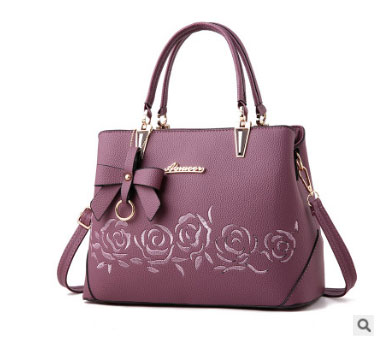 พร้อมส่ง กระเป๋าถือและสะพายข้างผู้หญิง แต่งโบว์ห้อย ปักลายดอกกุหลาบ รหัส Yi-2086