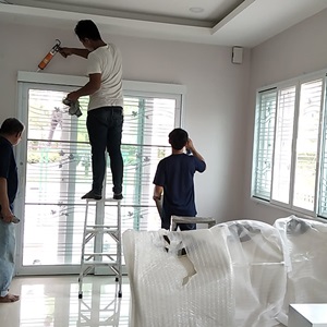 บริการออกแบบและติดตั้ง เหล็กดัดประตู-หน้าต่าง ครอบใน พร้อมมุ้งในชุดเดียว