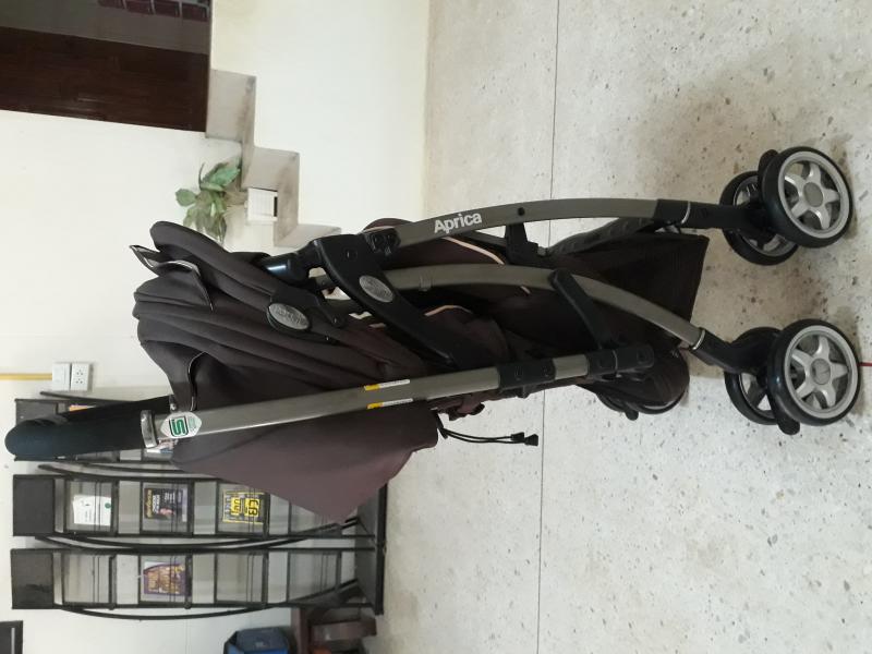 รถเข็นเด็ก Aprica luxuna BR auto 4 wheels มือสอง สภาพเยี่ยม