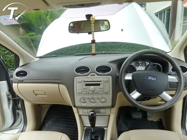 ขายรถ ford focus 4 ประตู พร้อมโอน ติดแก๊สแล้ว  และติดกล้องหน้าหลัง พร้อมเซนเซอร์ เครื่องเล่น DVD พร้อมจออย่างดี