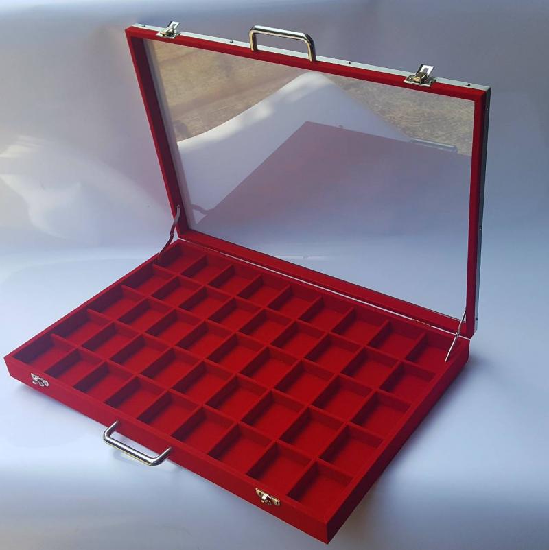 ตู้กระจกใส่พระเครื่องหรือวัตถุมงคล ขนาดช่องใส่4.5x5.5cmขนาด 45 ช่อง ขนาดกล่อง 31x46x5 cmช่องใส่พระ บุด้วยผ้ากำมะหยี่สวยงาม ราคา 700 บาท สนใจสอบถามได้นะ คุณเฮง 083-777-8672+line 