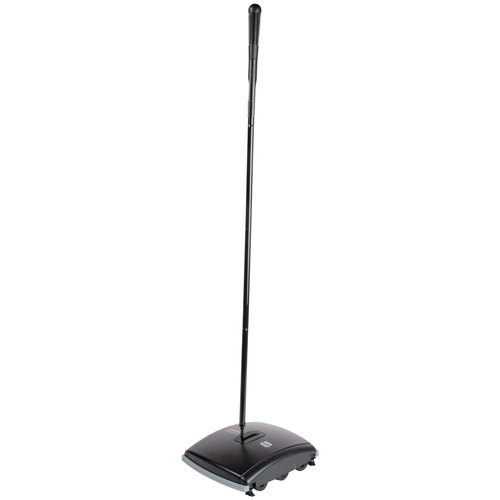 Rubbermaid Executive Dual-Action Bristle Mechanical Sweeper  : เครื่องกวาดพรมและพื้นแบบแปรงเครื่องกวาดพรมและพื้นแบบหมุน 2 จังหวะ ด้านในมีตัวแปรง 2 อัน ช่วยทำความสะอาด กำจัดเศษฝุ่น สิ่งสกปรก และเศษผงได้อย่างมีประสิทธิภาพ- ผลิตจากเหล็กและพลาสติก ABS มีความแข็งแรง ทนทาน- การออกแบบเพื่อง่ายต่อการเข้าถึง เช่น ใต้เฟอร์นิเจอร์ต่าง ๆ- ล้อยางนุ่มลื่น เก็บกวาดได้ทุกพื้นผิว- สำหรับพรมกระเบื้องไม้ไวนิลแ�
