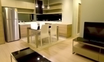 ที่อยู่ สุขุมวิท 50 แขวง พระโขนง เขตคลองเตย กรุงเทพมหานคร 102602 ห้องนอน 2 ห้องน้ำ 65 ตร.ม. ชั้น 14 แต่งครบราคา ขาย 10,990,000 ฿ ราคารวมค่าโอนแล้วContact Gidtaa  line 0875490899 code 03488  บอร์ด   http://rent-sale-property.lnwshop.com/articleFB       https://www.facebook.com/ริทึ่ม-สุขุมวิท-50-101209344657237video   https://youtu.be/UmaiQ8rI1xs  สร้างเสร็จ 2013 มี 37 ชั้น มี 589 ห้อง มีตึกเดียว ค่าเช่า 15000-77000 ต่อเดือนสิ่งอำนวยความสะดวกที่ Rhythm Sukhumvit (ริทึ่ม สุขุมวิท 50) รวมทั้ง ลิฟท์ ที่จอดรถ การรักษาควา