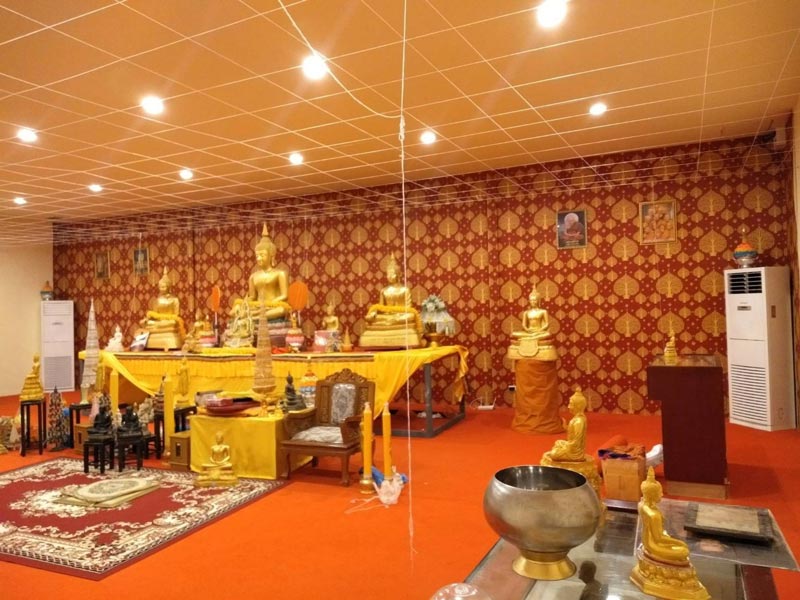 พรมปูพื้นวิหาร สัมพันธวงศ์ พญาไท