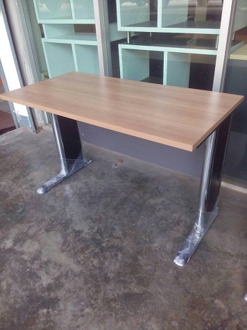 ขายขาเหล็ก วางท๊อปโต๊ะสนใจติดต่อ คุณเฮง 083-7778672มี2 สีดำ และ สีเทา ขนาด73x57cmราคา คู่ละ1500บาท